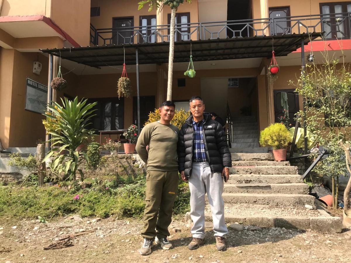 Hotel Sweetland Sauraha Exteriör bild