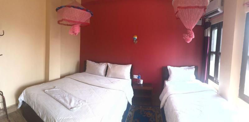 Hotel Sweetland Sauraha Exteriör bild